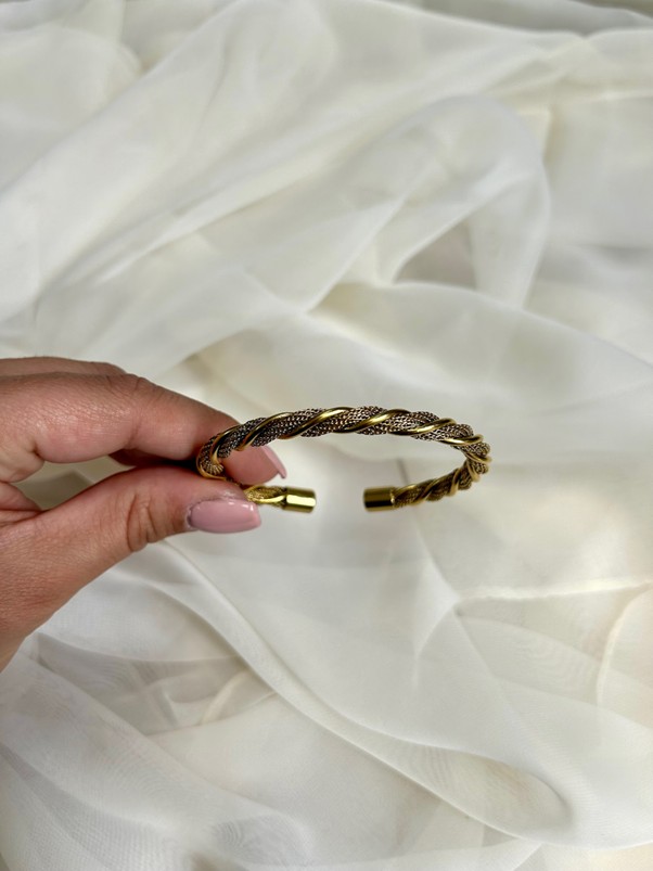 Τwistè bracelet