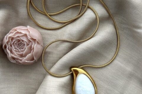 Nacre Pearl necklace
