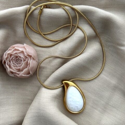 Nacre Pearl necklace